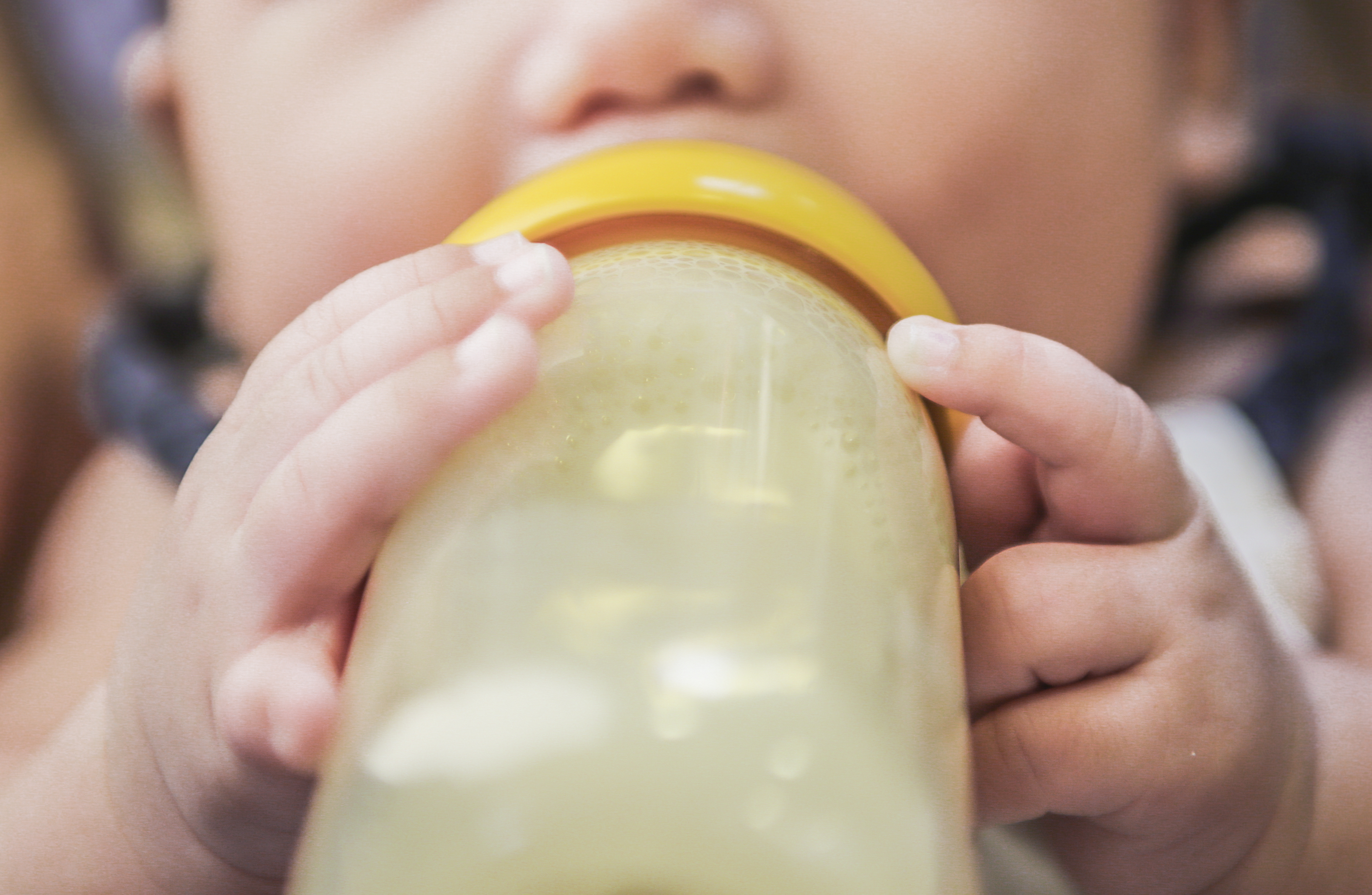 Les bébés peuvent-ils boire du lait froid ? –